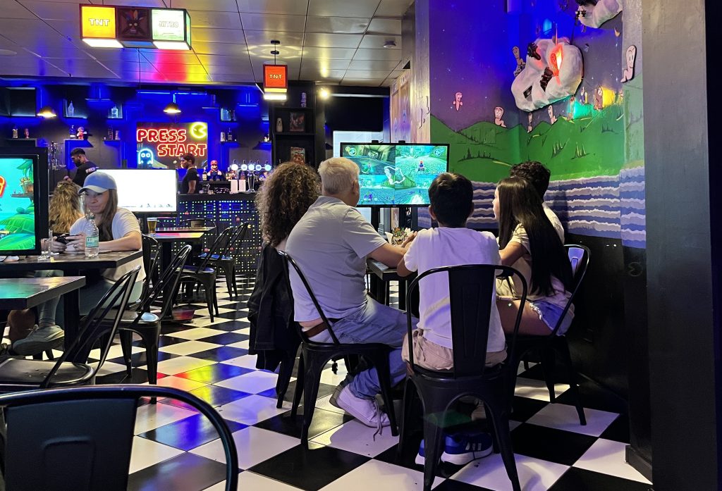 Press-Start: videojuegos, hamburguesas, cervezas y más