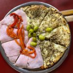 Capri: clásica pizza al molde en pleno Mendoza